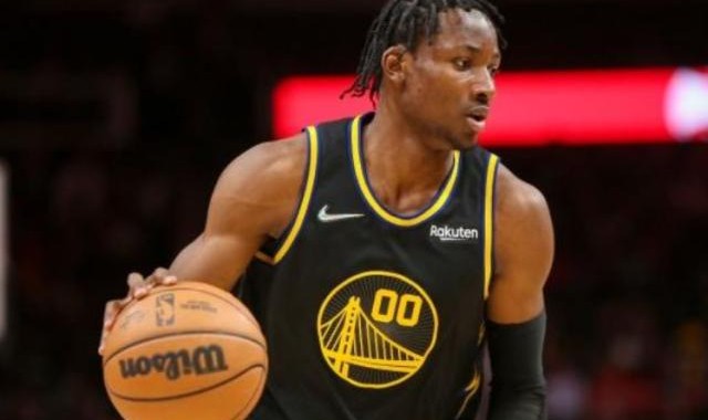 官方网站-库明加掉出勇士轮换 科尔库里劝他保持耐心与渴望