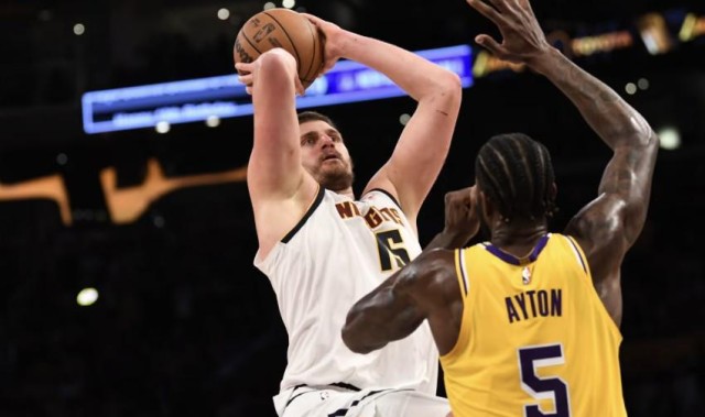 官方网站-约基奇：里夫斯故意罚丢的回合很精彩，暂停激动原因我也忘了